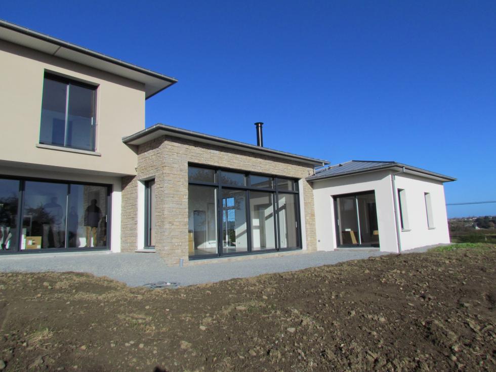 Maison toiture zinc quatre pents - Lancieux | www.ami-construction.fr Maison toiture zinc quatre pents - Lancieux | www.ami-construction.fr