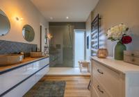 salle de bain moderne aux tonalités douces